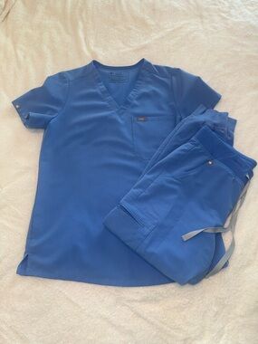 Figs ceil blue scrub set